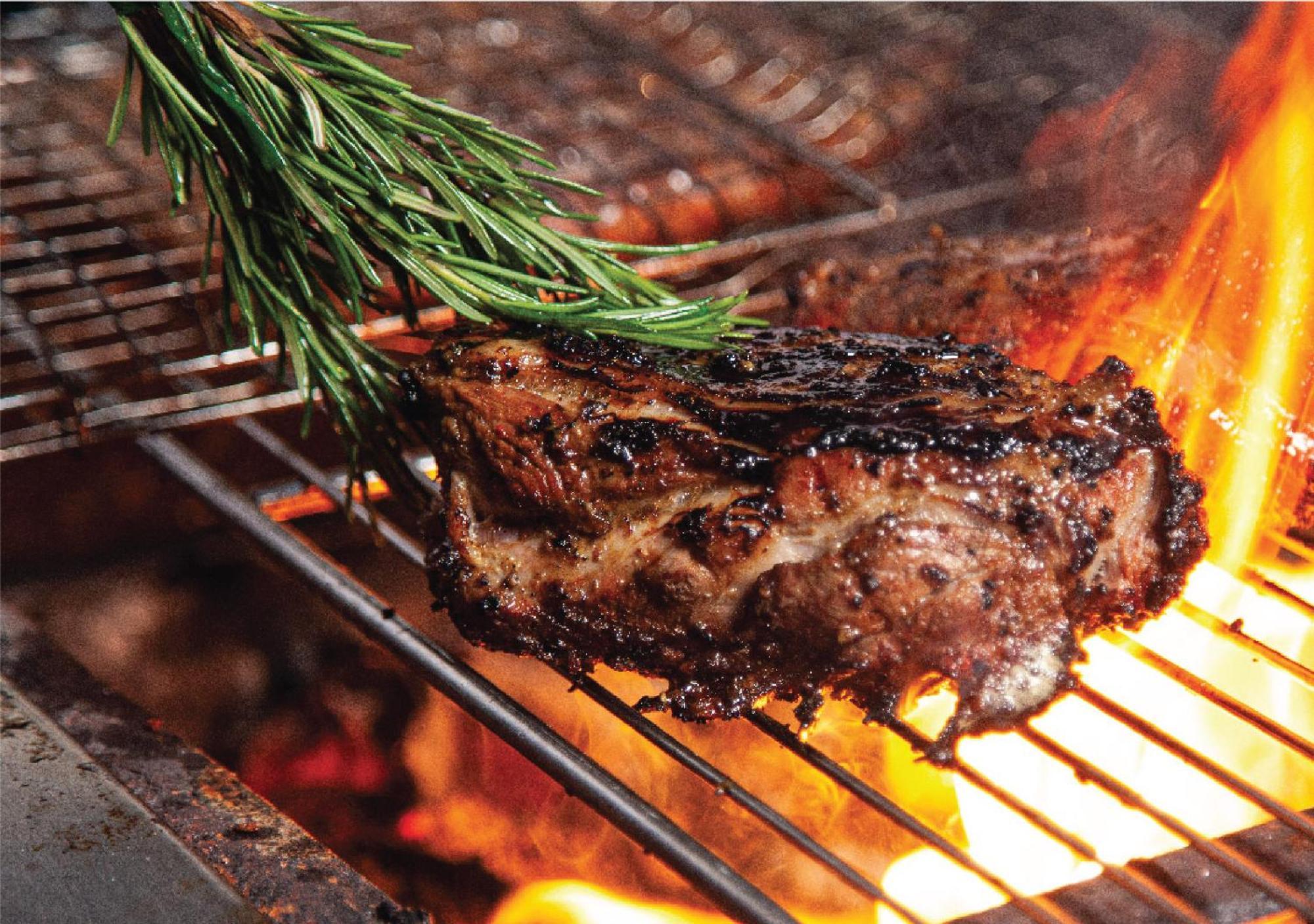 Jumeirah Messilah Beach Kuwait Kuwait City Exteriér fotografie A steak being grilled