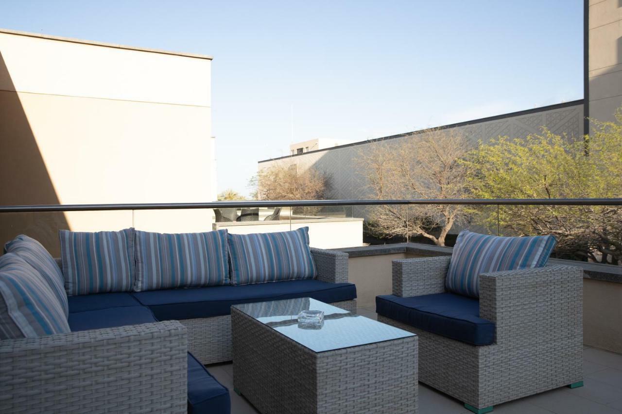 Jumeirah Messilah Beach Kuwait Kuwait City Exteriér fotografie A rooftop lounge at the Hotel Indigo in Scottsdale, Arizona